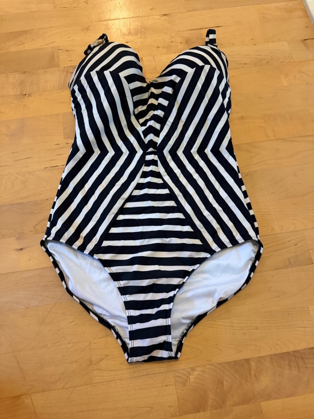 VENUS Black & White Chevron Stripe One-Piece Swimsuit